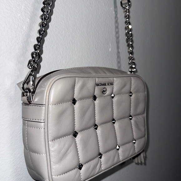 Michael Kors - Jet Set Medium Studded Quilted Leather Camera Bag - Picture 5 of 9